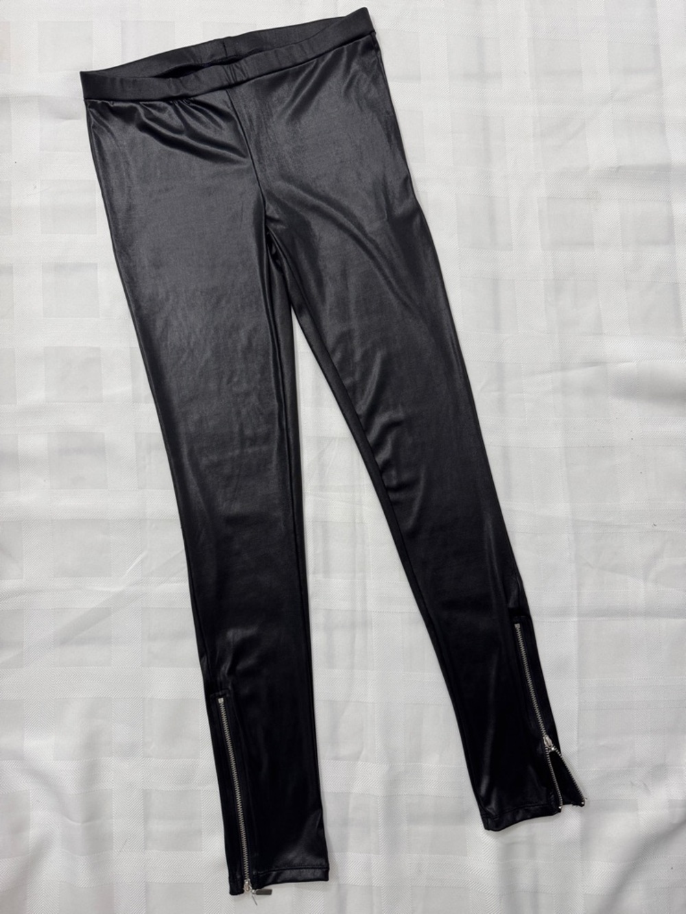 Miley Cyrus & Max Azria Black Faux Leather Look not Feel Leggings Ankle Zippers